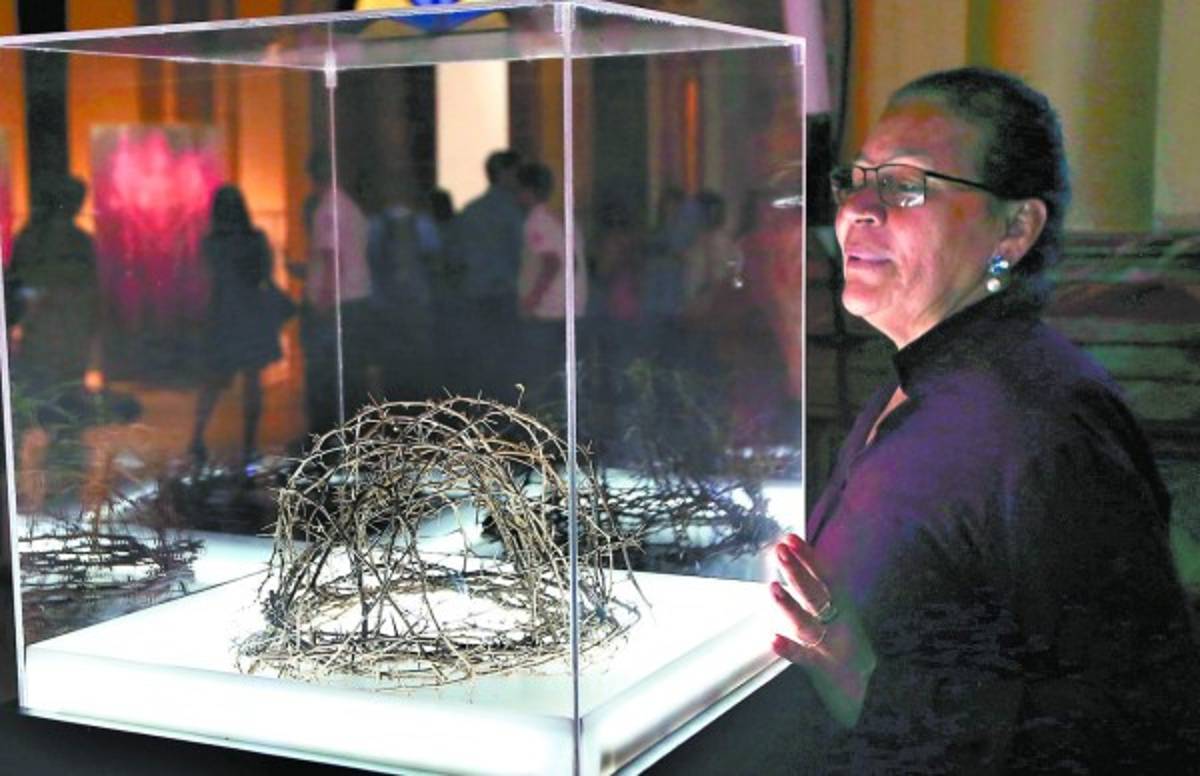 Capitalinos se dejan cobijar por la Sábana Santa