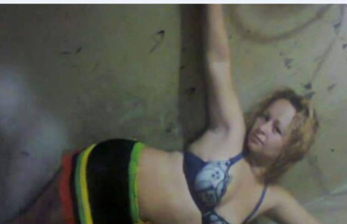 Presas difunden en Facebook sexis selfies desde su celda  