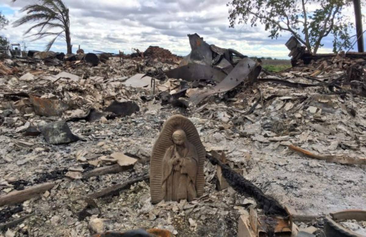 Estatua de la virgen María sale intacta de voraz incendio provocado por Harvey