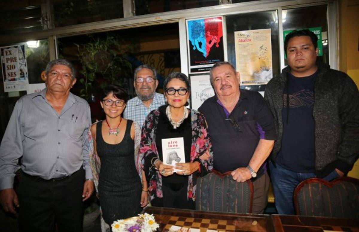 Cuentistas hondureños reúnen su obra en 'Aire leve'