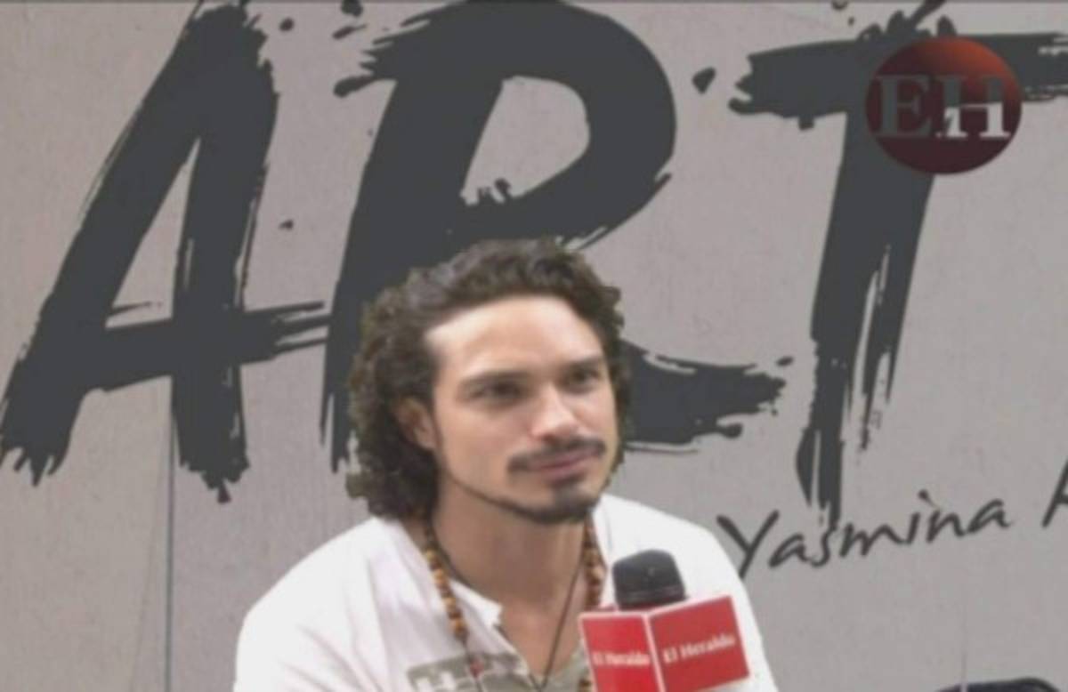 El actor hondureño Carlos Vindel habla sobre sus nuevos pasos en el teatro