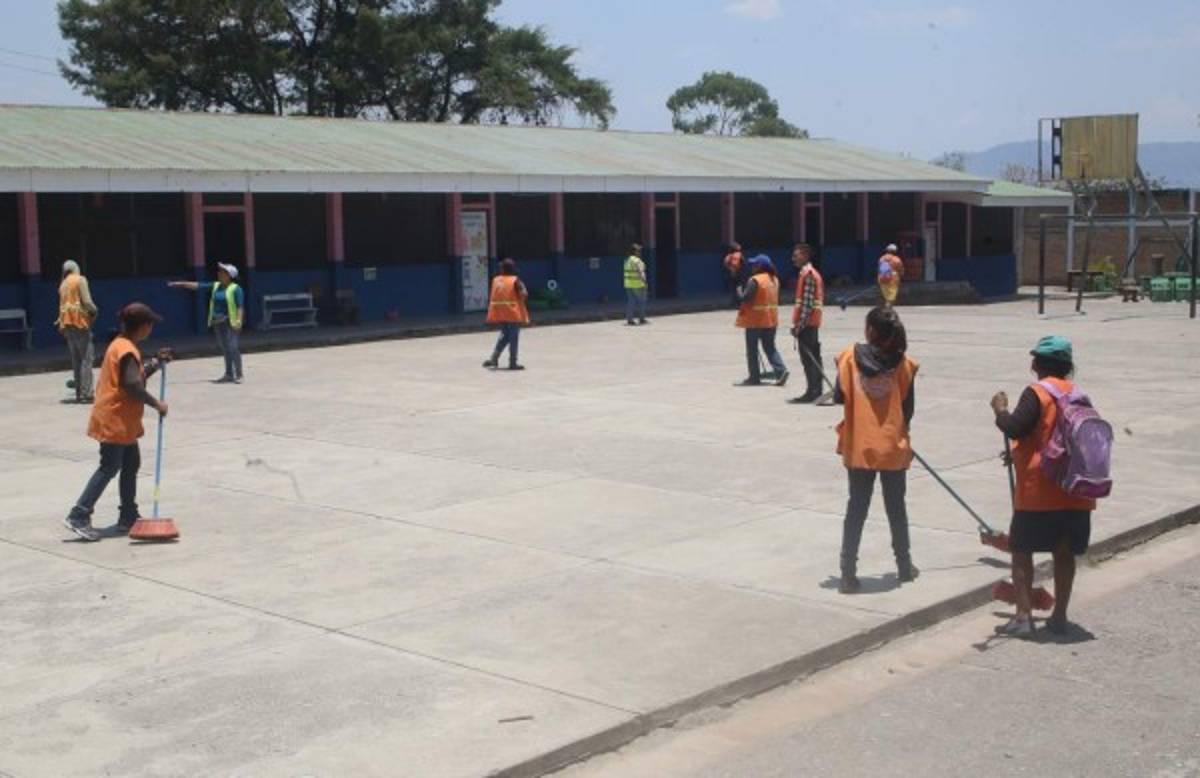 Obras de arte y jornadas de aseo en diez Escuelas Amigables con el Ambiente