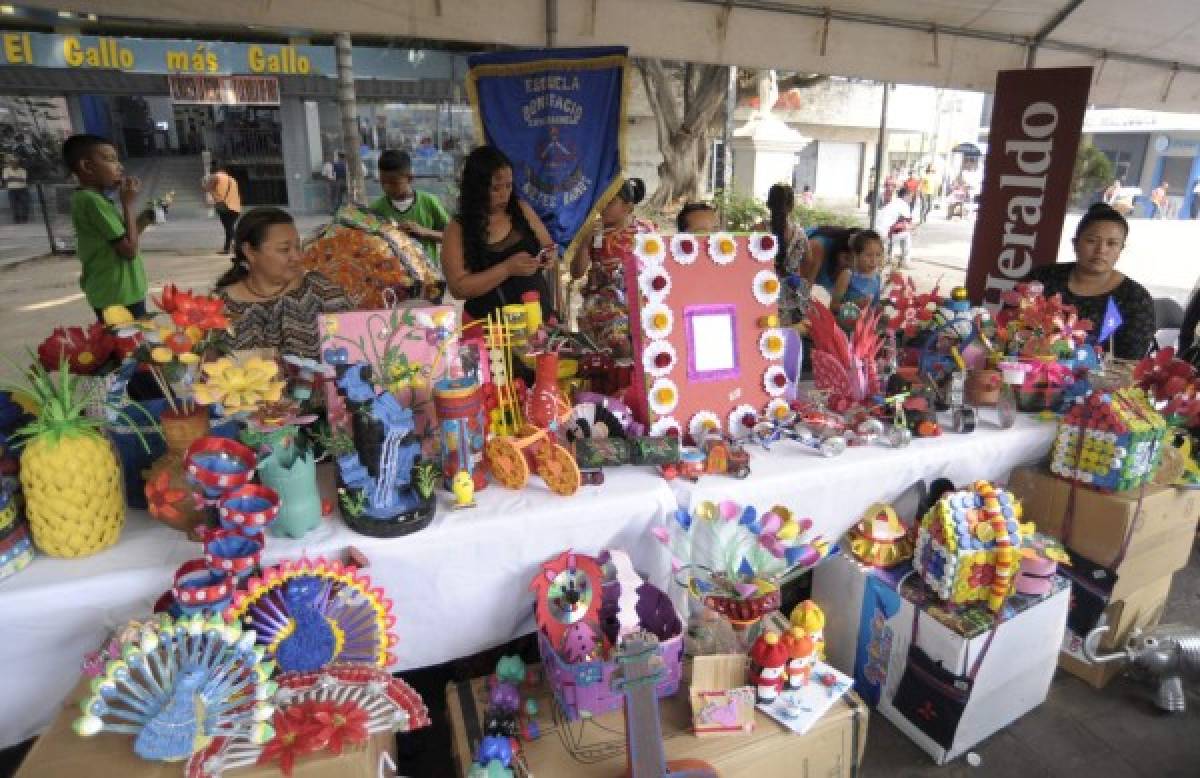 Creatividad y talento en exitosa feria del reciclaje de escolares