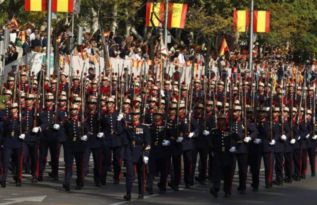 España celebra su fiesta nacional marcada por la crisis en Cataluña