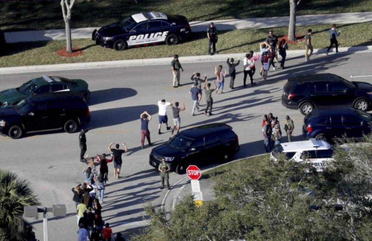 Florida aprueba ley que permite armarse a algunos maestros