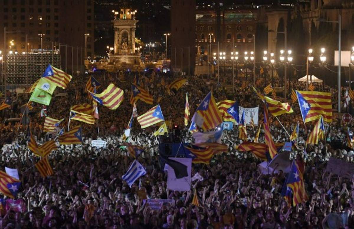 A dos días del referéndum catalán, militantes ocupan los centros de votación