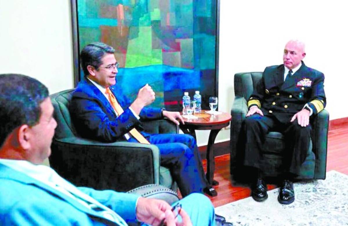 JOH se reunió con el jefe del Comando Sur de Estados Unidos