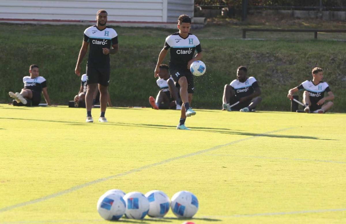 Caras nuevas, visita sorpresa y gran ambiente en primer entreno de la Selección de Honduras