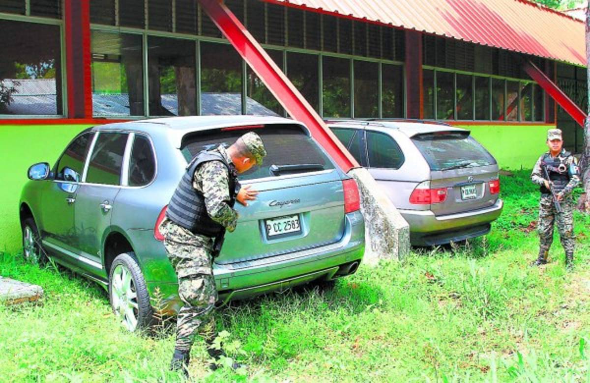 Decomisan lujosa camioneta ingresada con dispensa falsa a nombre de Mario Zelaya
