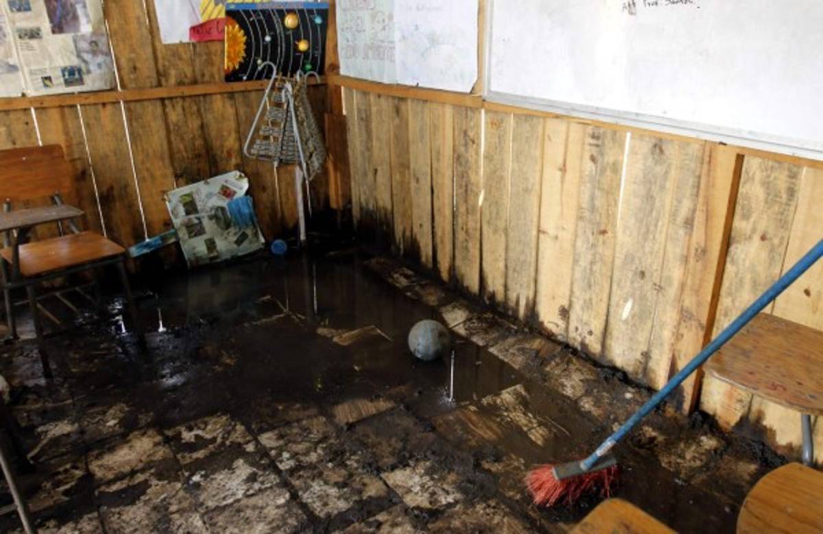 CEB Generación 2000 suspende clases por daños