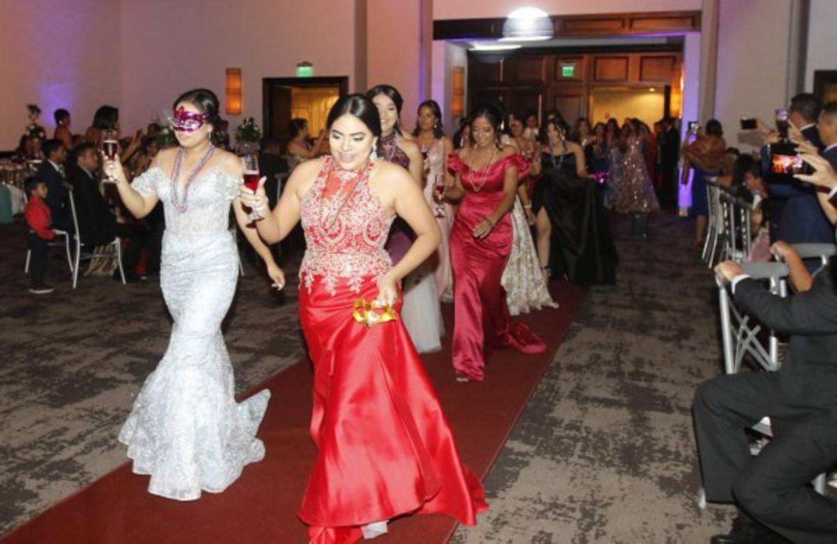 CEAD Christian School despide a sus seniors en un ambiente de fiesta