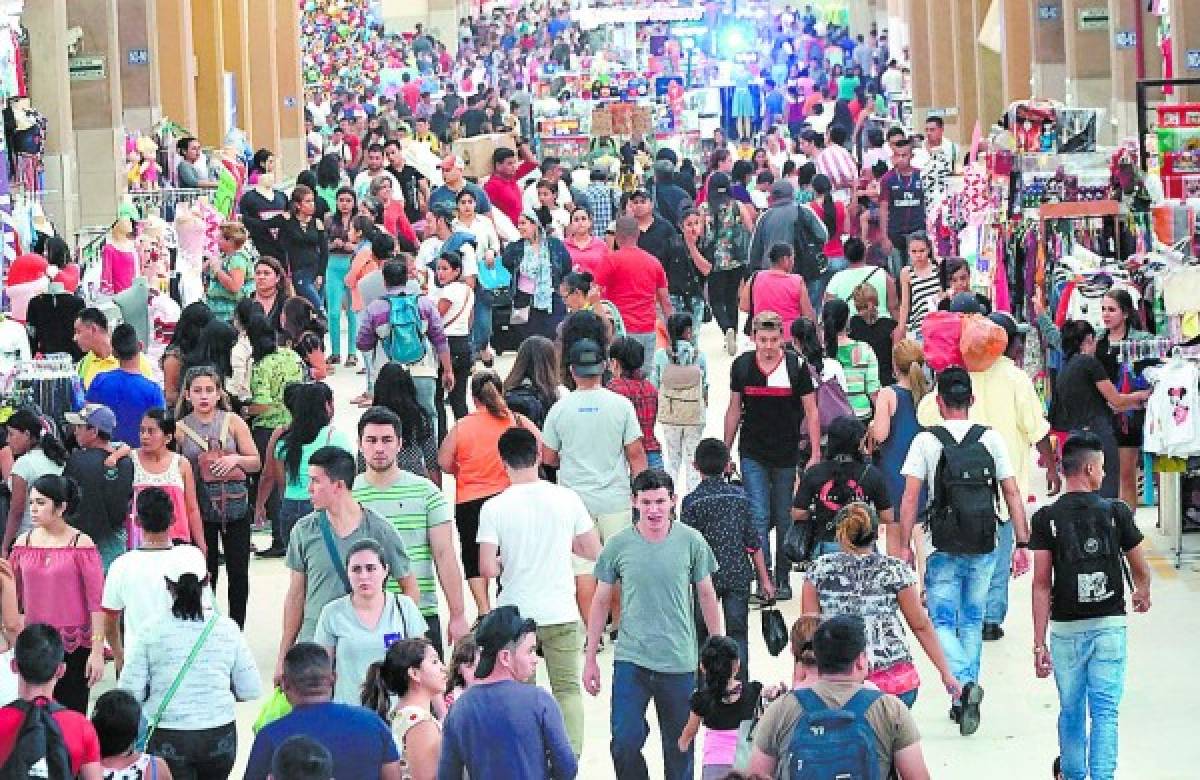 Flujo de viajeros en Honduras se intensifica en terminales