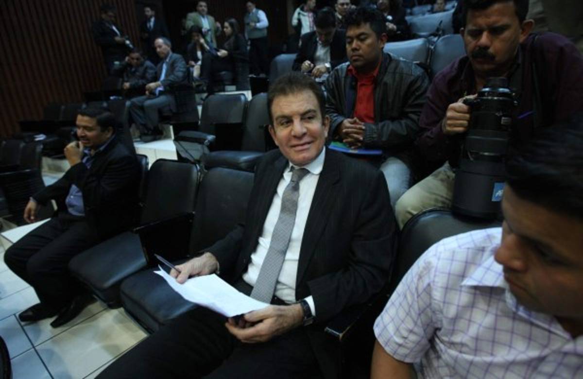 Nasralla siguió voto a voto el conteo de la elección de magistrados