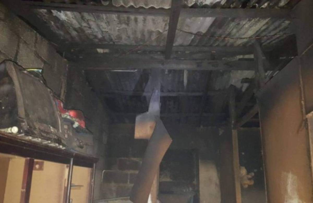 Las cosas de los dueños de la casa se quemaron por completo.