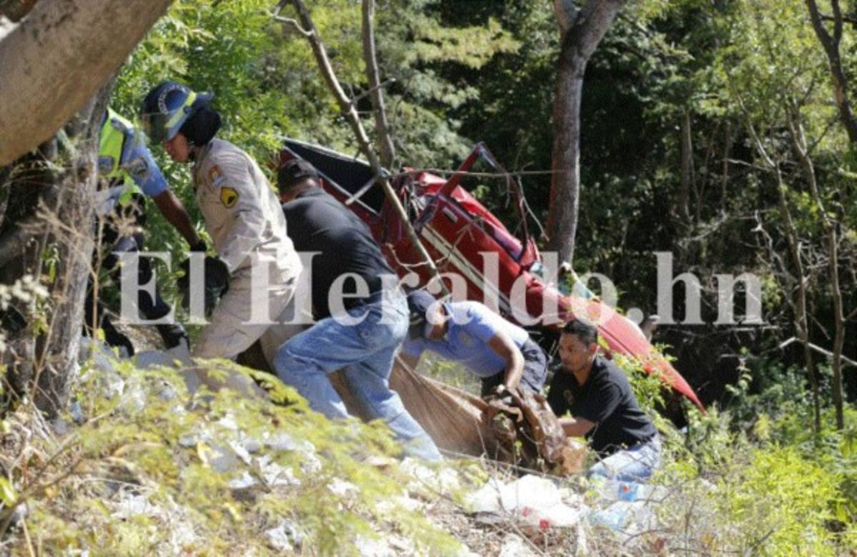 FOTOS: Dos muertos en accidente vehicular en cuesta La Moramulca