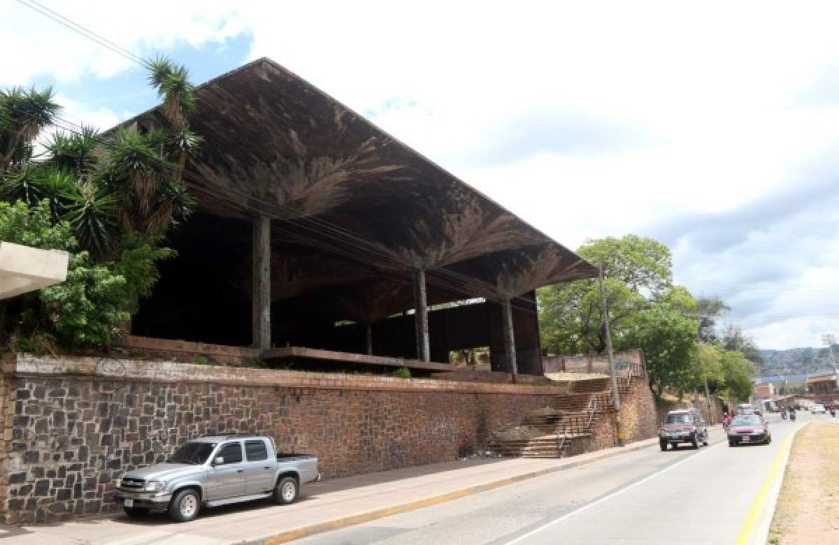 Antiguo Centro Social Universitario lleva casi dos décadas en el olvido