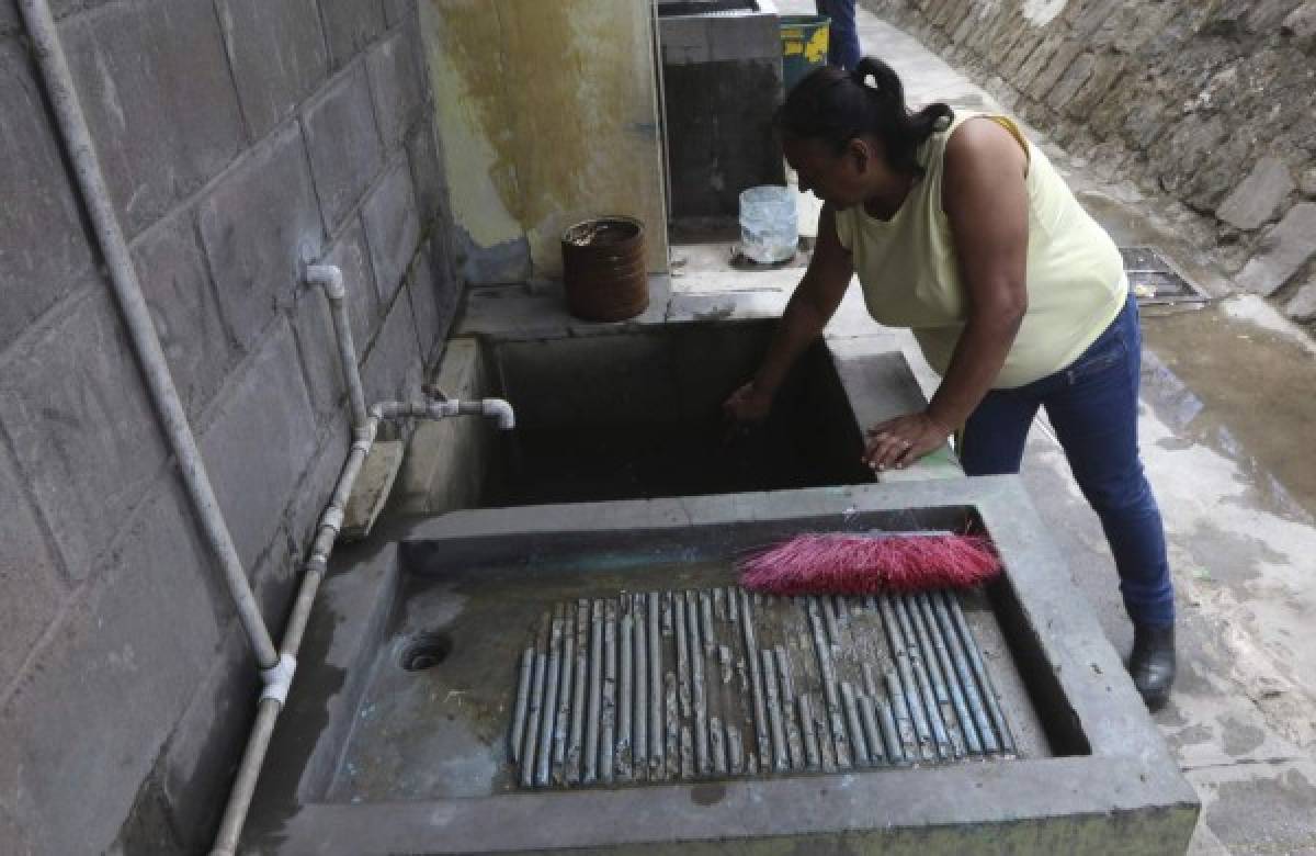 Centros de educación obligados a comprar agua