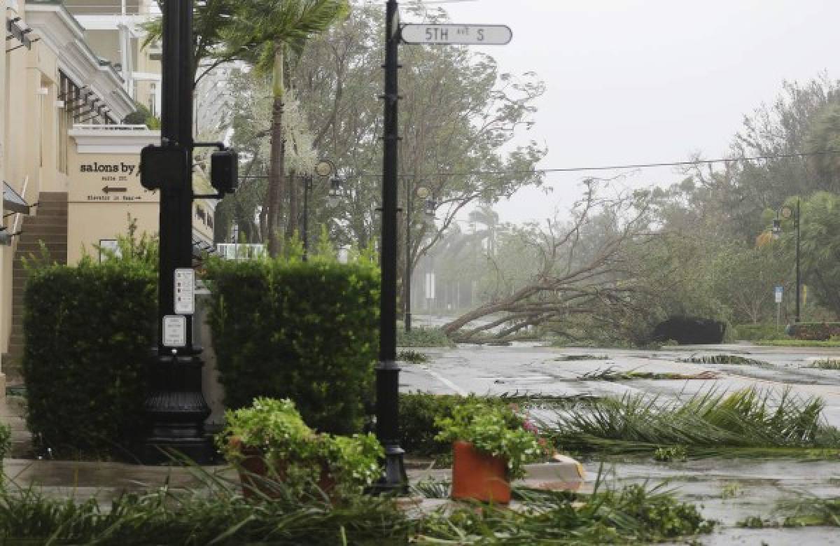 Huracán Irma descarga su furia y deja tres muertos en Florida