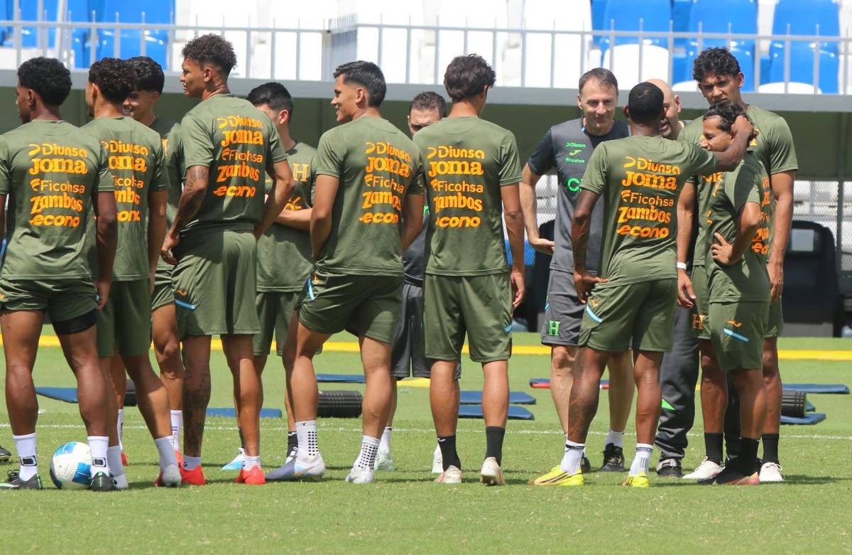 Dereck sorprende, Edwin sigue por aparte y personal de limpieza en el Nacional