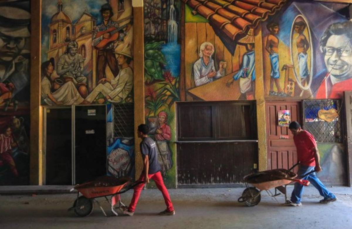 La revolución pinta su historia en murales