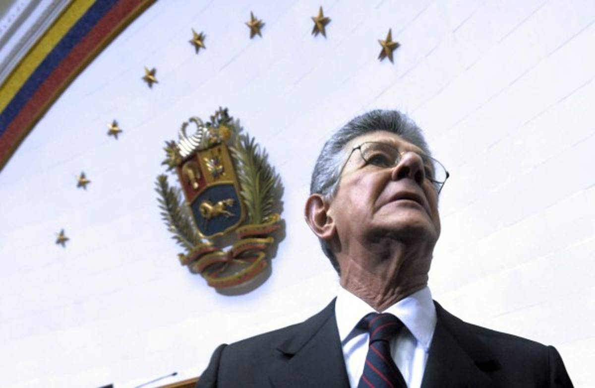 Oposición asume mando del Parlamento en una Venezuela bajo crisis y tensión