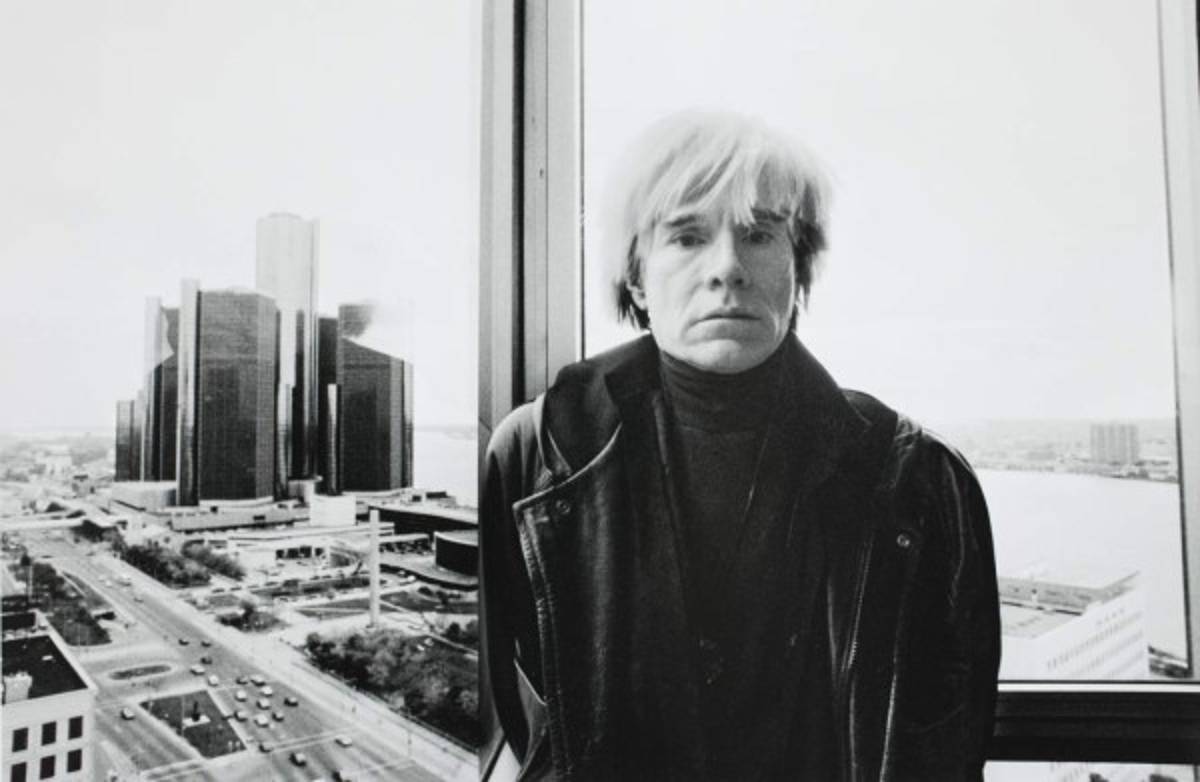 Andy Warhol vivió desde 1974 hasta 1987, cuando falleció, en el 57 de la East 66, entre Madison y Park Avenue. El único edificio neoyorquino en el que una placa lo recuerda.