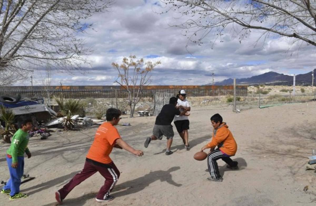 El juego de los muchachos no gustó al guardia fronterizo por lo que apuntó su arma y disparó, alcanzando a Sergio en la cabeza (Foto: AFP/ El Heraldo Honduras/ Noticias de Honduras)