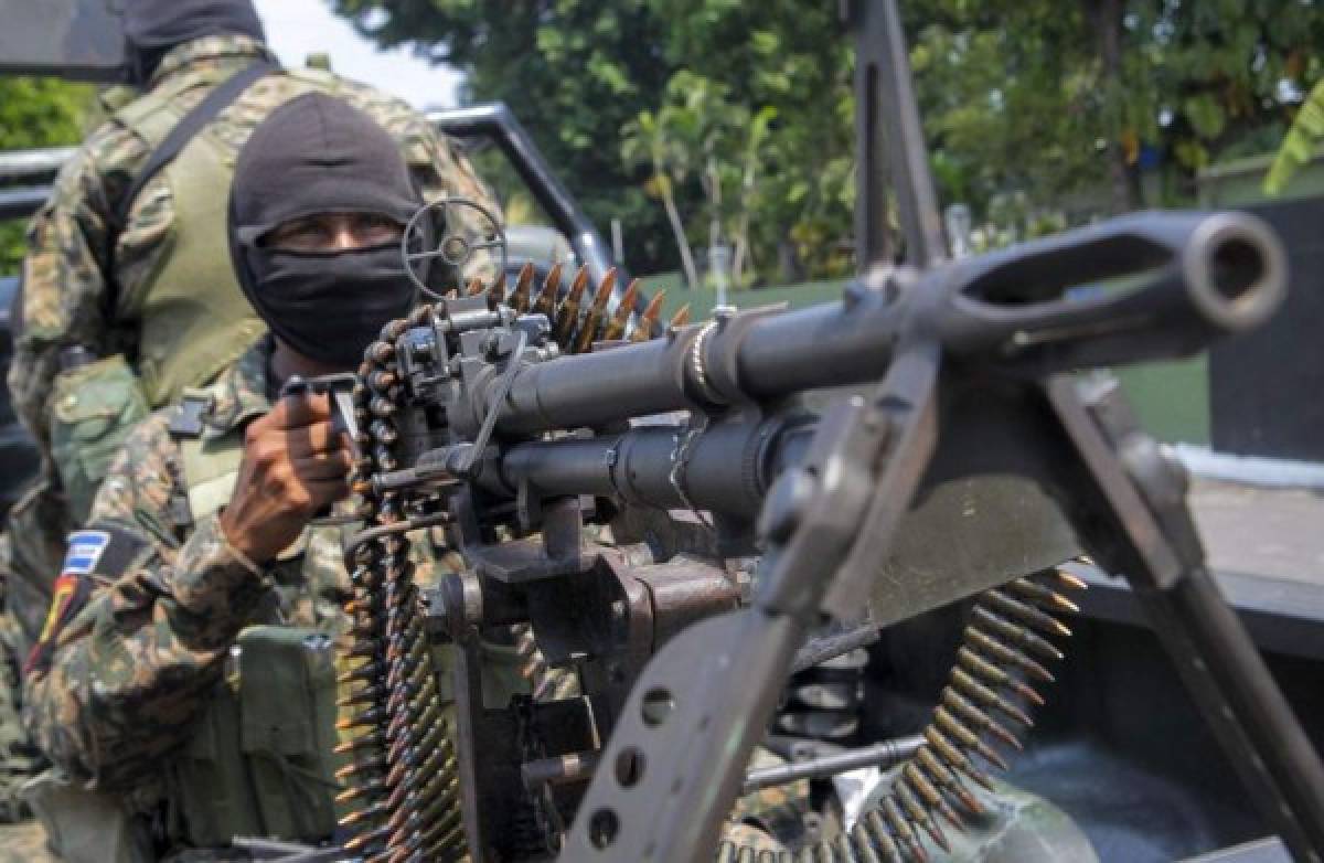 Capital salvadoreña se pone blindaje militar para enfrentar pandillas  