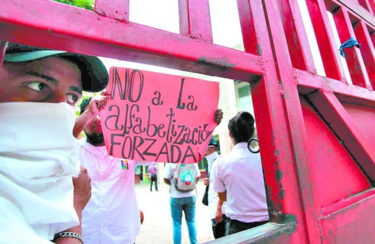 Educación incumple entrega de materiales