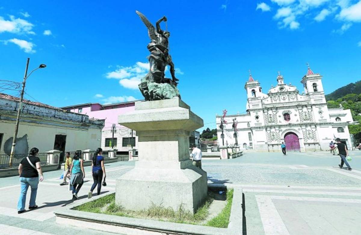 Pastores preparan la quinta Ceremonia Nacional de Bautismo en la capital de Honduras