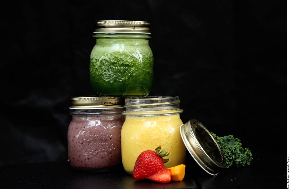 Carbohidratos, proteínas, frutas, verduras, grasas, son los nutrientes que contienen estos dulces y deliciosos smoothies.