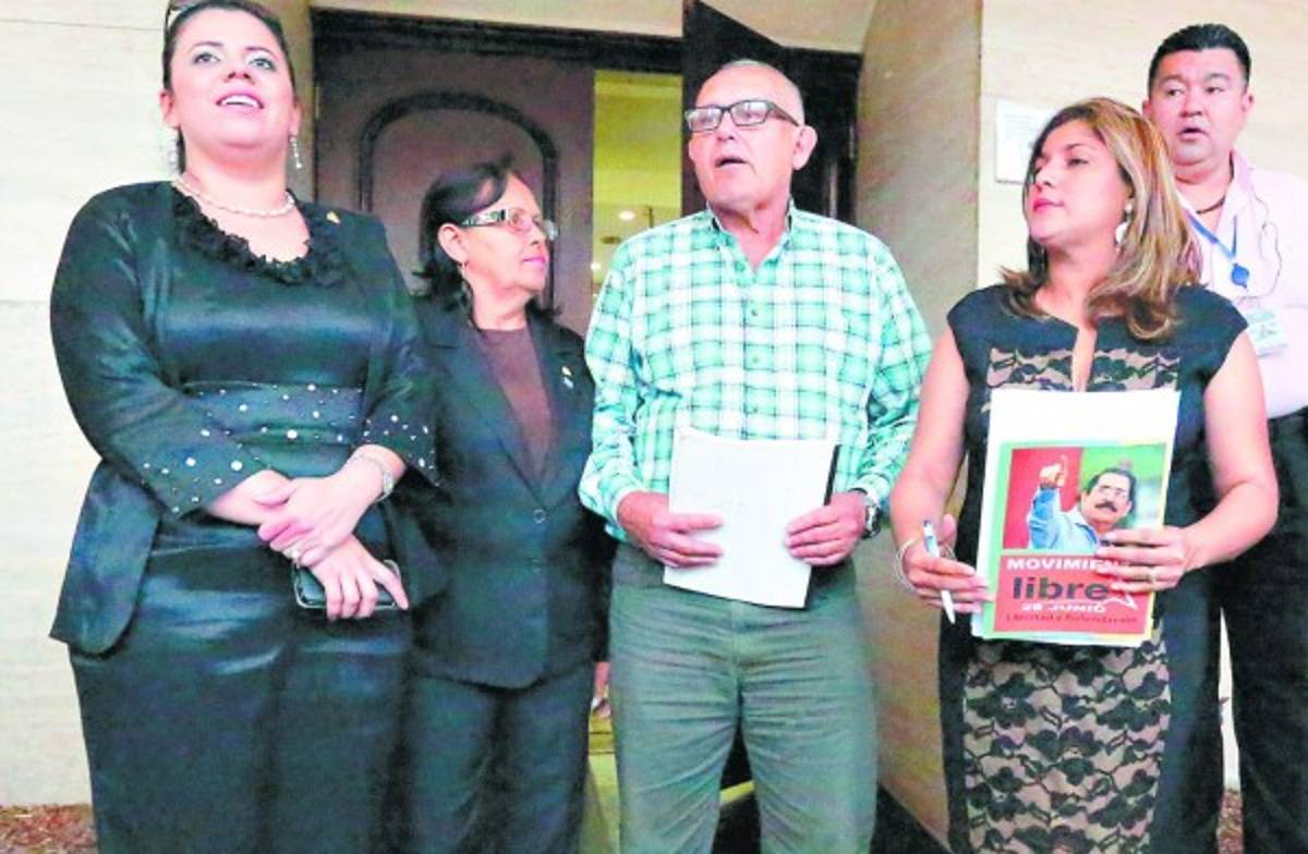 Desbandada: Libre pierde siete diputados en un día