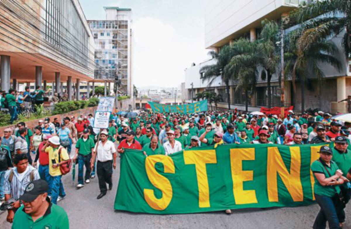 Stenee protesta contra adjudicación de contratos