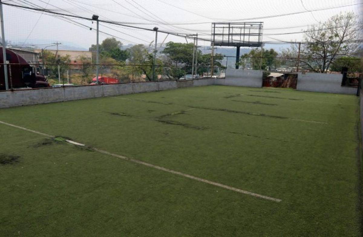 En auge el negocio de canchas sintéticas de fútbol en la capital de Honduras