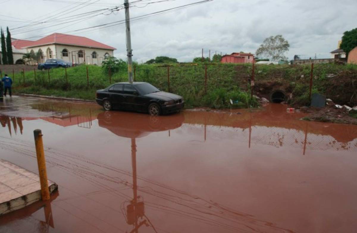 Zozobra y caos por intensas lluvias en el Distrito Central