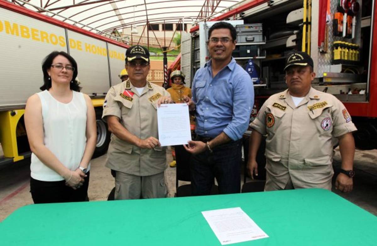 Bomberos y su apoyo incondicional
