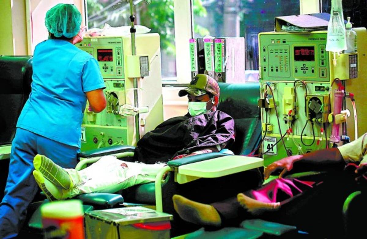 Desacuerdo económico expone a pacientes renales a perder su tratamiento en Honduras