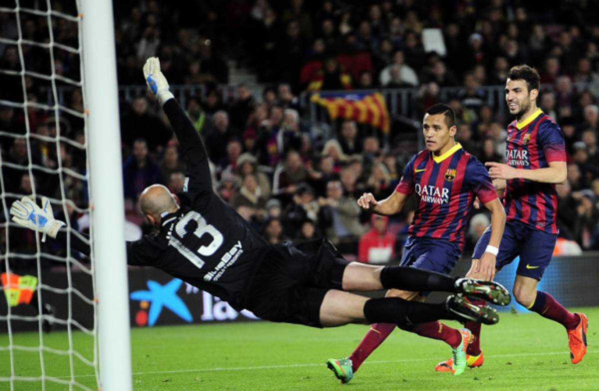 Barcelona golea al Málaga y recupera el liderato