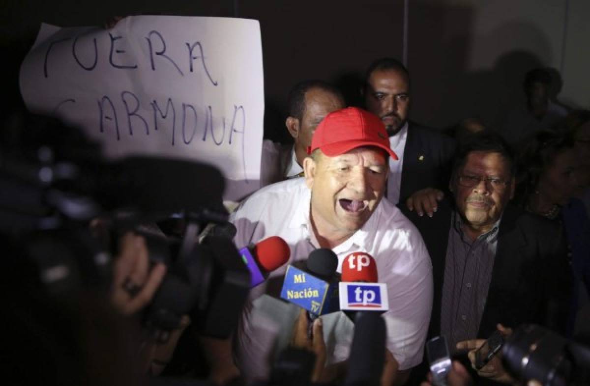 Libre irrumpe conferencia del venezolano Robert Carmona