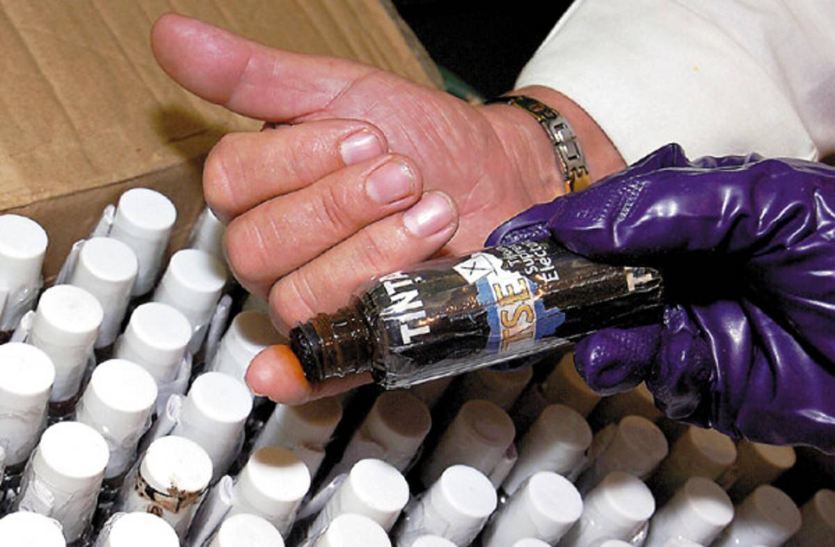 Verifican calidad de la tinta a usar en las elecciones primarias