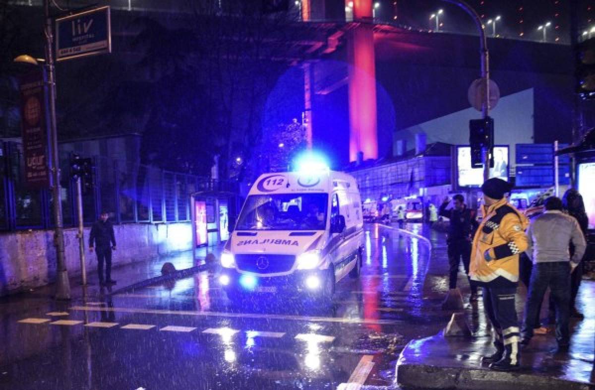 'Algunas personas pisoteaban a otras': Un sobreviviente narra el horror en discoteca de Estambul