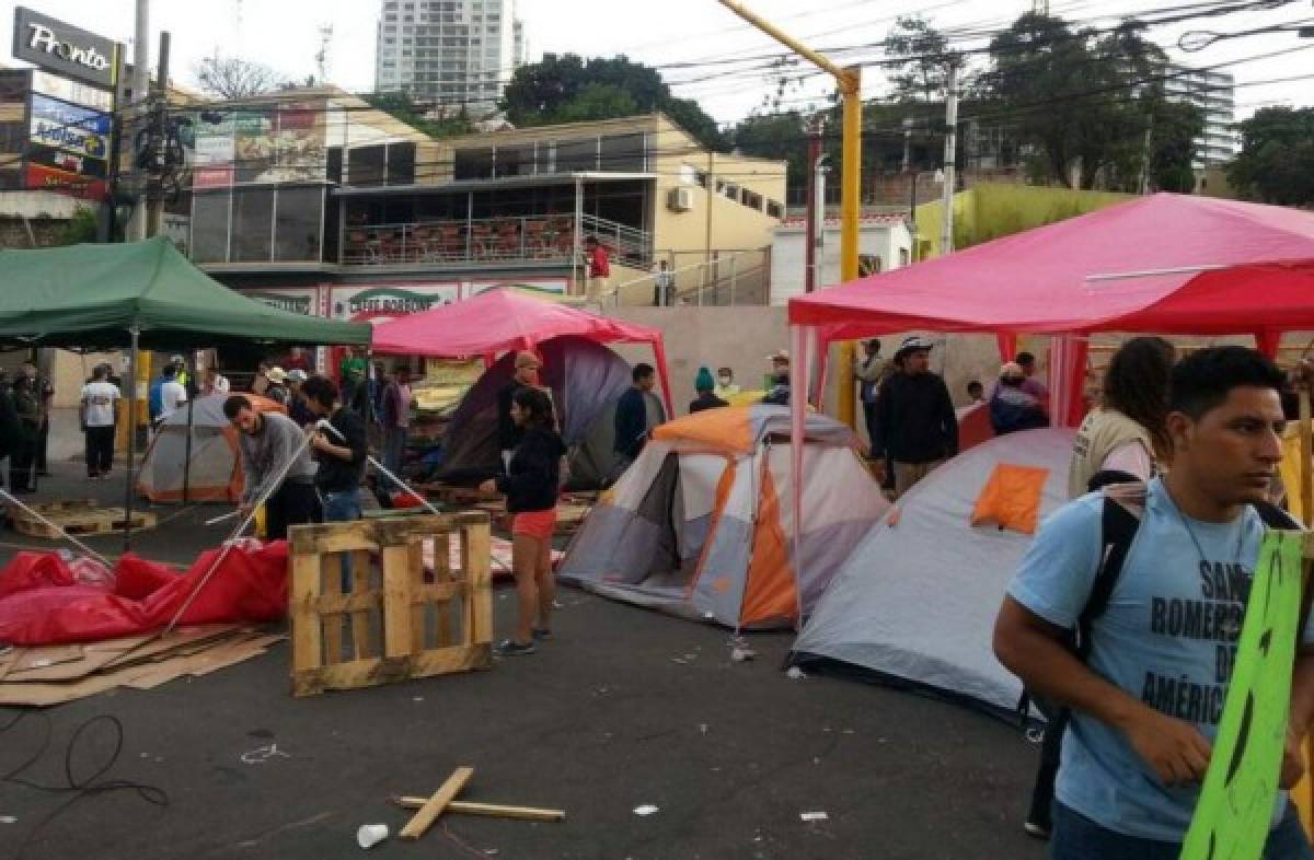 Reubican a jóvenes que realizan huelga de hambre en Tegucigalpa