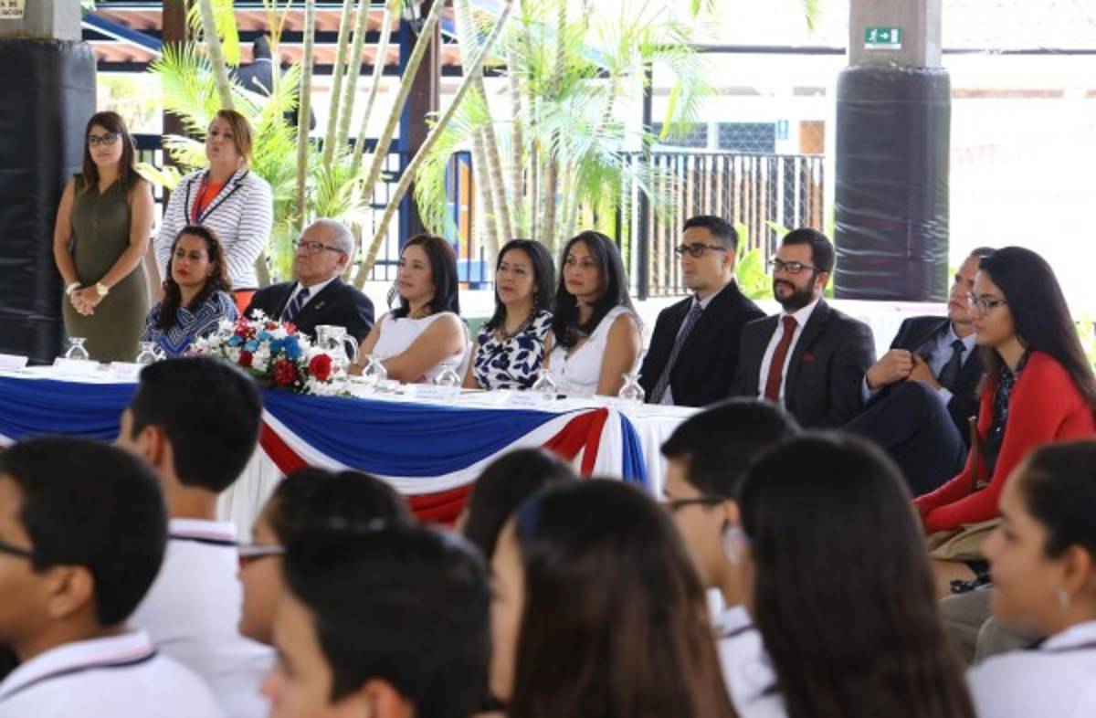 Venus Ixchel Mejía ganó el Certamen de Nacional de Narrativa Breve﻿ Julio César Anariba