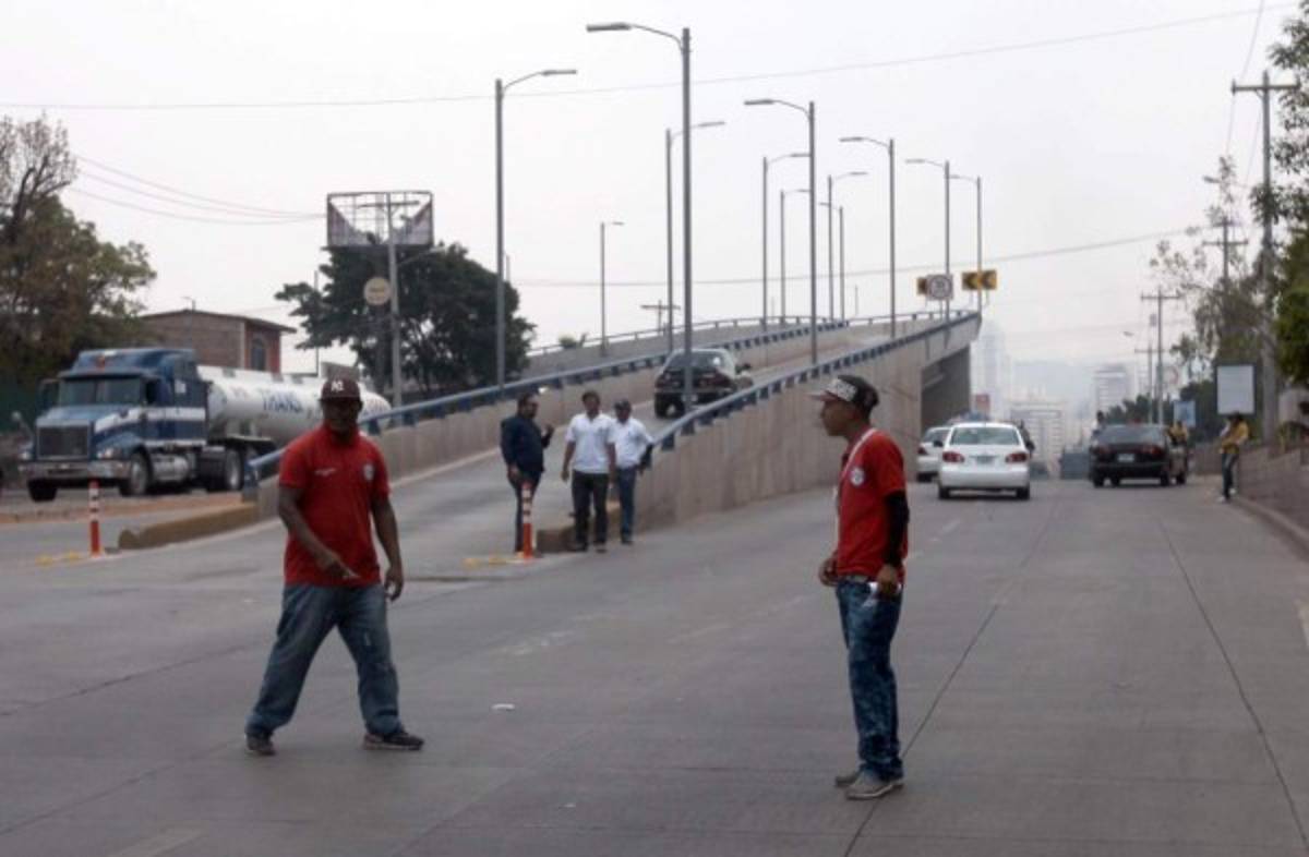 Dan ultimátum a dueños de clínicas cercanas a Tránsito