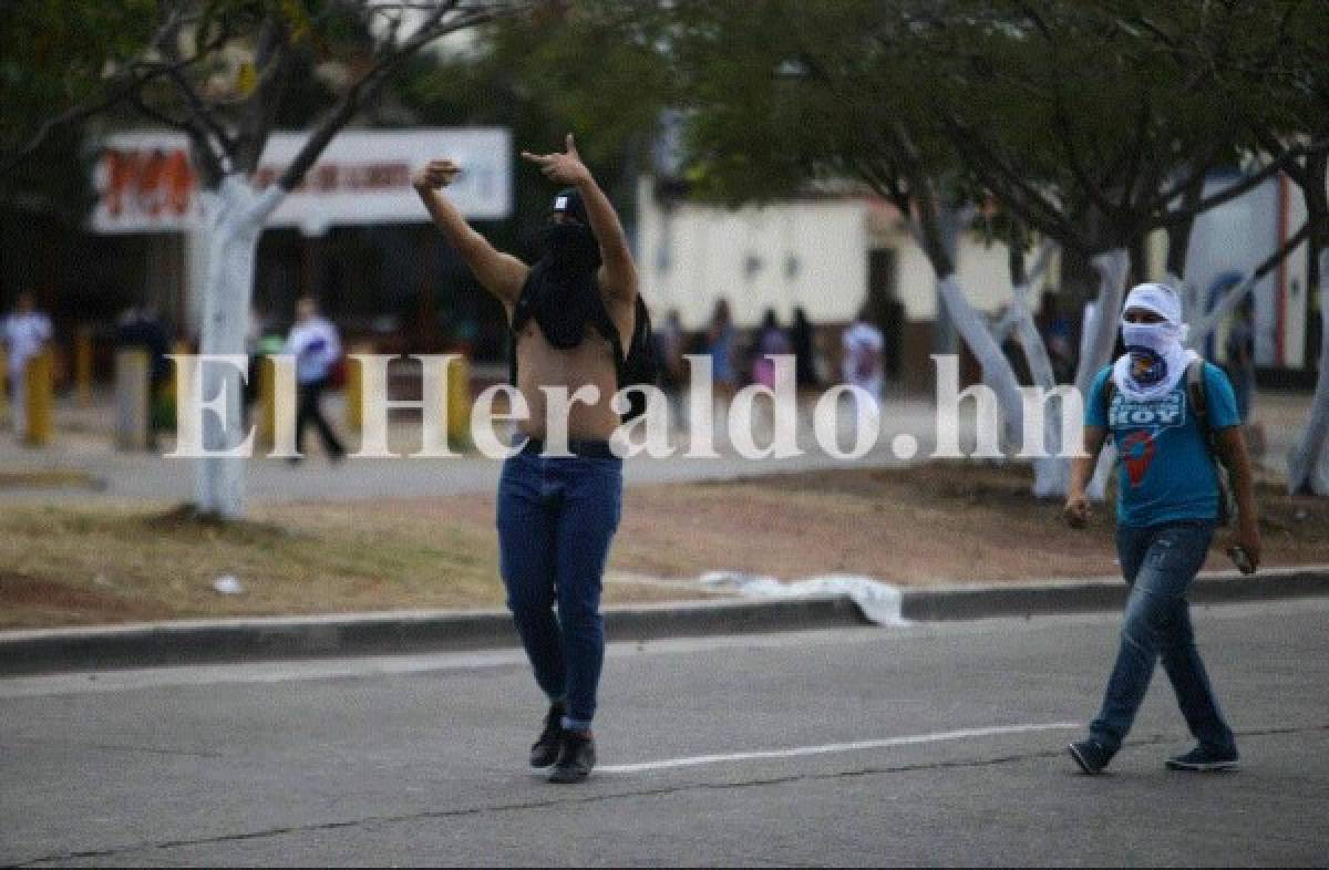 Desalojan a estudiantes que protestaban a favor de Kevin Solórzano
