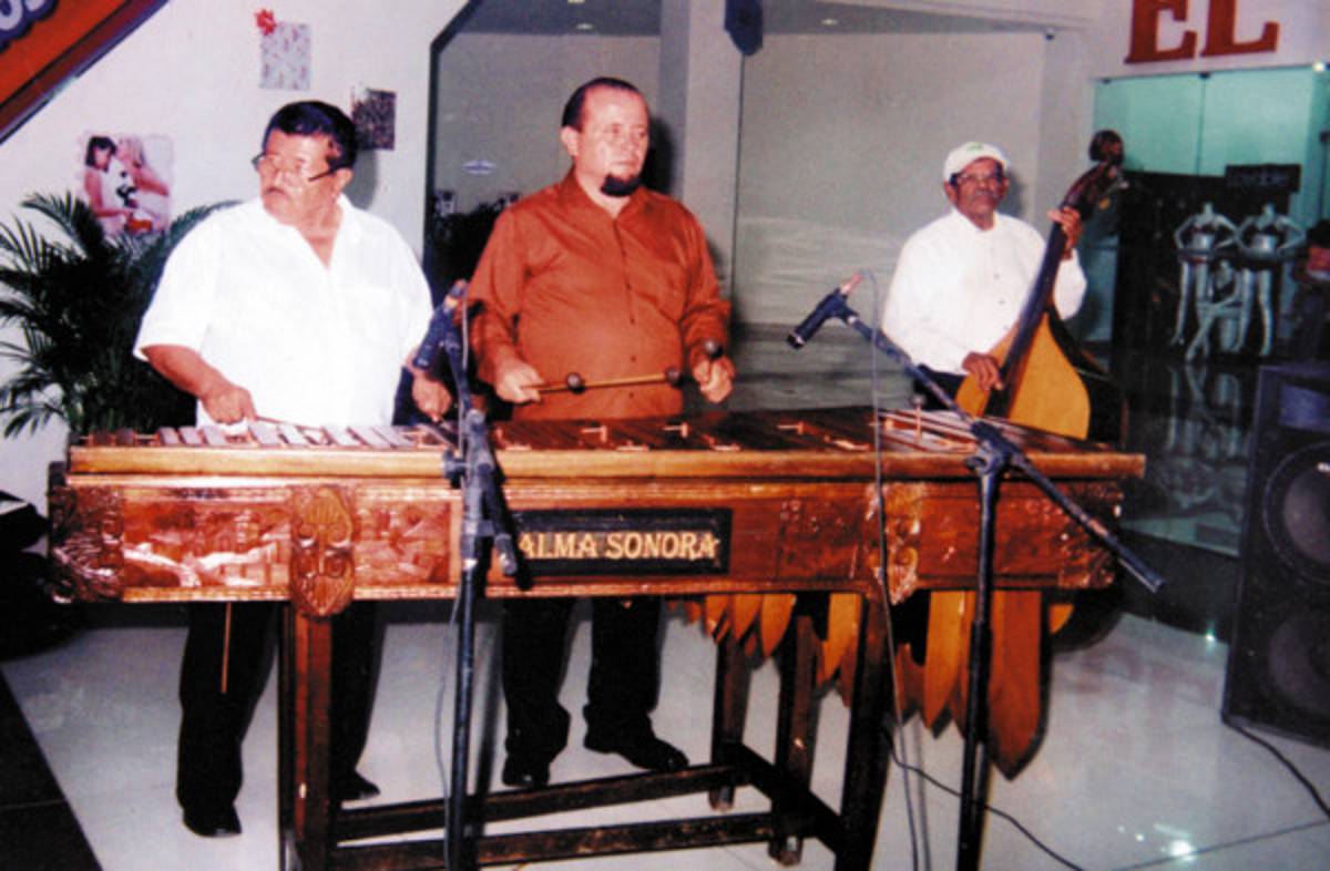La marimba tiene alma sonora