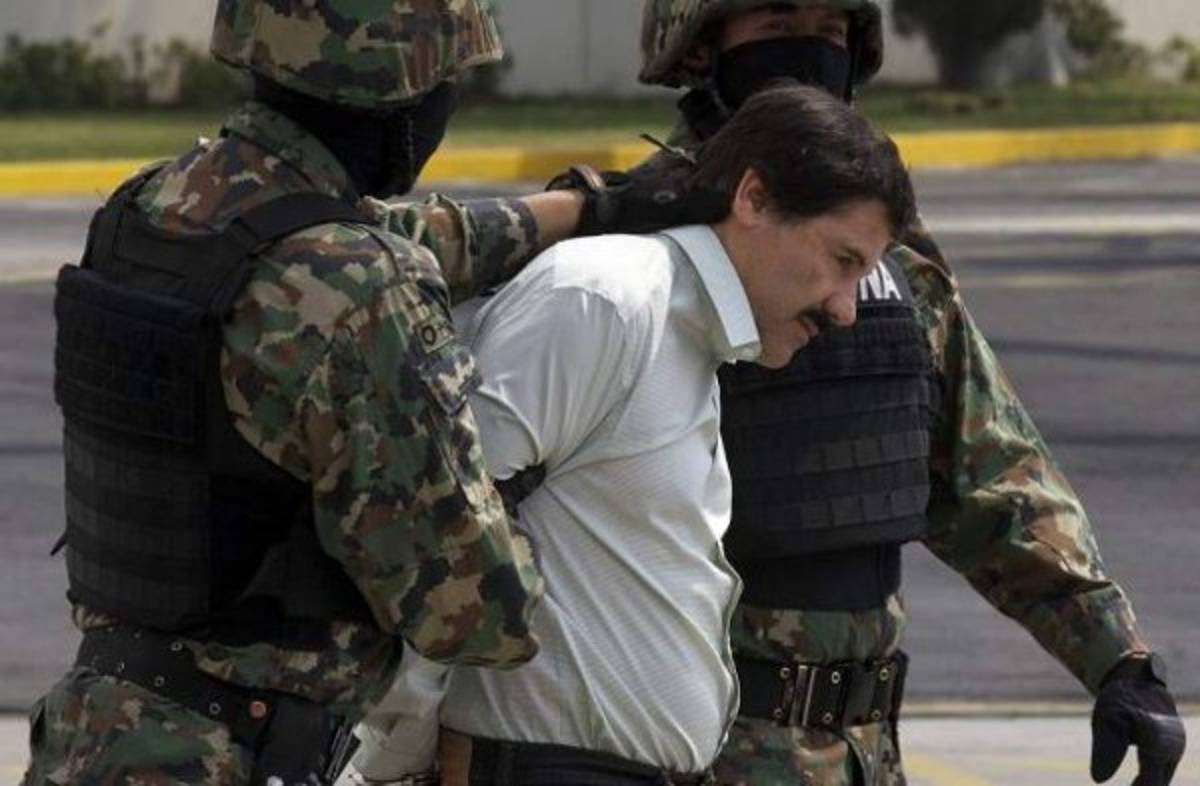 Caza de 'El Chapo' deja casas baleadas y misterioso rancho custodiado