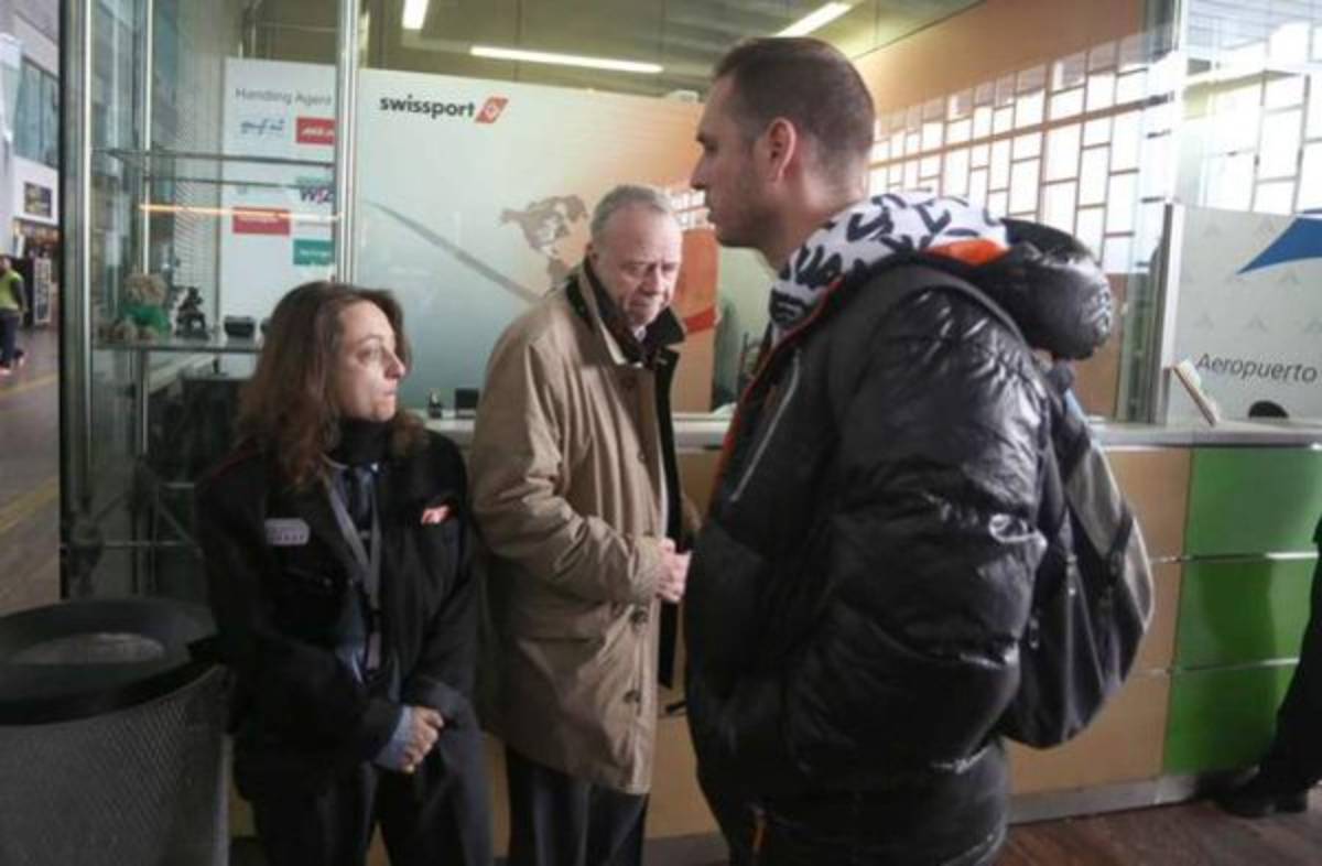 Avión con 150 personas a bordo se estrella en los Alpes franceses