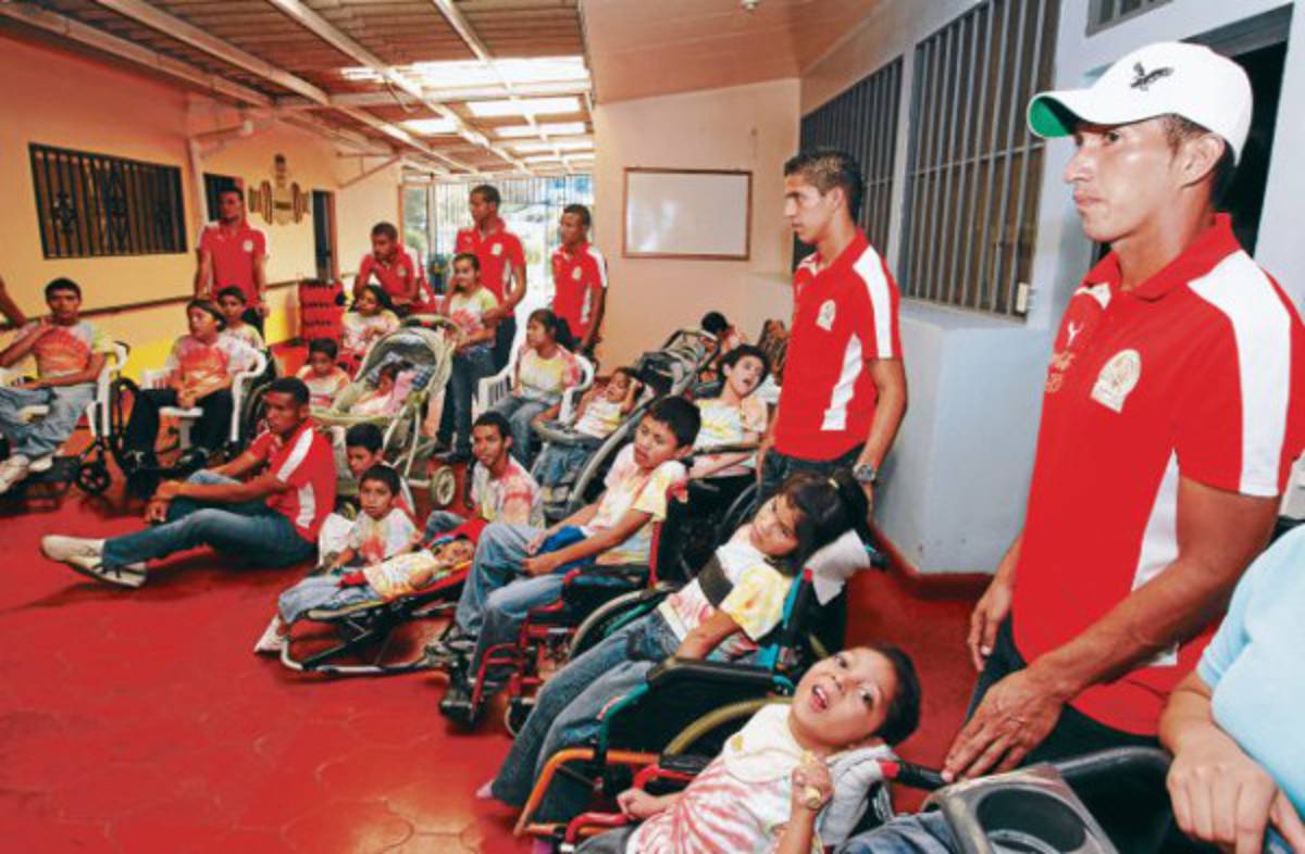 Visita que les tocó el alma a los jugadores de Olimpia