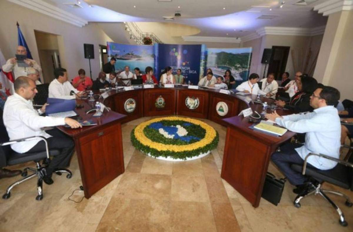 Mandatarios se reúnen para traspaso de presidencia pro-témpore del SICA 
